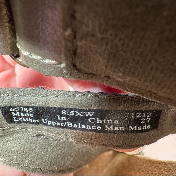 Clarks Bendable Womens Sandals Wedge Slip On Metallic Strappy Leather 8.5 XW - Picture 11 of 12